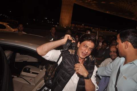 Shah Rukh Khan snapped at Airport while leaving for Slam Tour