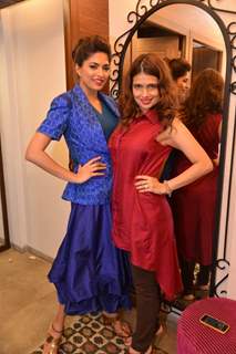 Parvathy Omanakuttan poses with Designer Shruti Sancheti