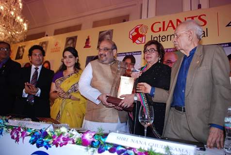 Helen being felicitated at Giant Awards in Trident