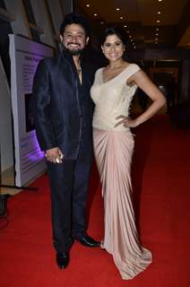 Swapnil Joshi poses with Sai Tamhankar at Medscapeindia Awards 2014