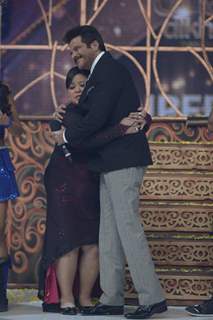 Bharti Singh hugs Anil Kapoor at Jhalak Dikhhlaa Jaa Grand Finale