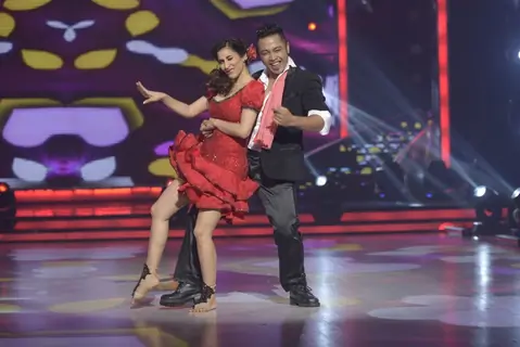 Sophie Choudry performing at Jhalak Dikhhlaa Jaa Grand Finale