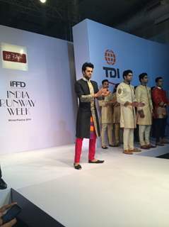 Manish Paul snapped at the Ramp For Kirti Rathore Show