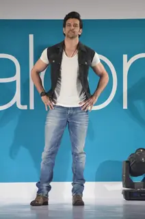 Hrithik Roshan poses for the media at the Promotion of Bang Bang