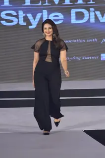 Huma Qureshi walks the ramp at the Femina Style Diva 2014 Finals