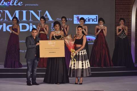 Neha Dhupia felicitates the winner of the Femina Style Diva 2014 Finals