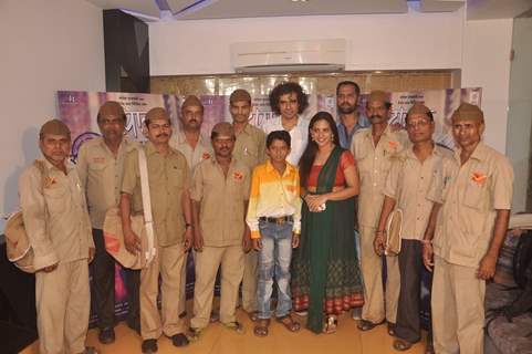 Imtiaz Ali with the team of Taapal at the Screening of Marathi Movie Taapal