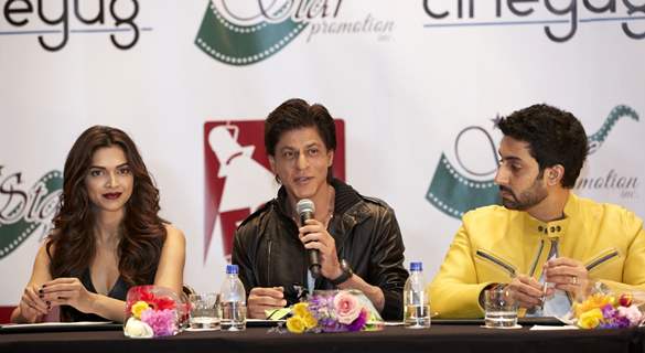 Shah Rukh Khan addressing the media at Houston Press Conference