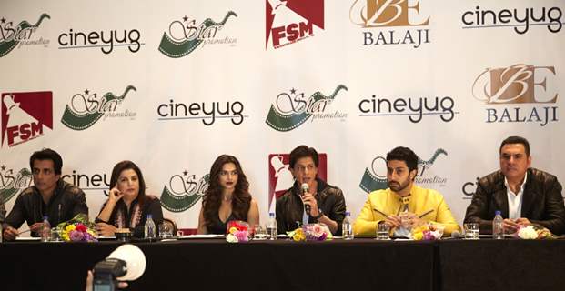 Shah Rukh Khan addressing the media at Houston Press Conference