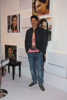 Farhan Akhtar poses for the media at the Song Launch of MARD