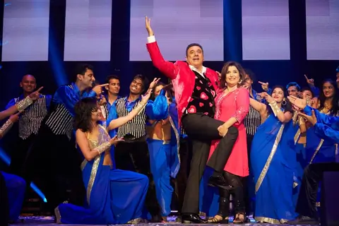 Boman Irani performs with Farah Khan at the Slam Tour in Washington