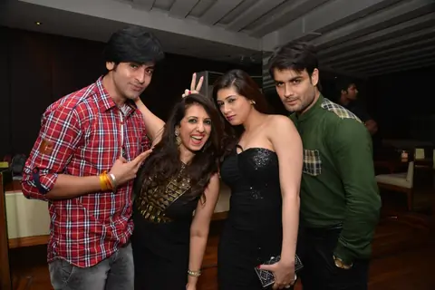 Munisha poses with Shashank Vyas, Vahbbiz Dorabjee and VivianDsena at her Birthday Bash
