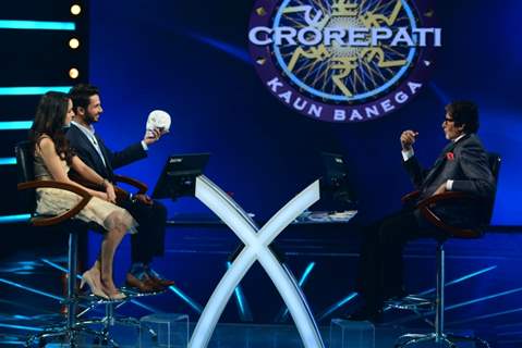 Shahid and Shraddha Promote Haider on Kaun Banega Crorepati Season 8