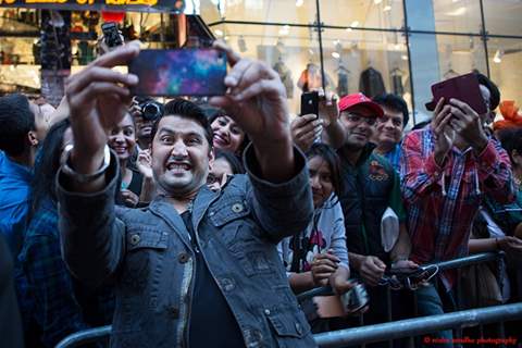 Marzi takes a selfie with his fans at Shiamak's Launch of Dance Academy in USA!