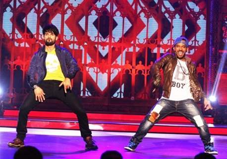 Shahid Kapoor and Dharmesh perform at the Grand Finale of India's Best Cine Stars Ki Khoj