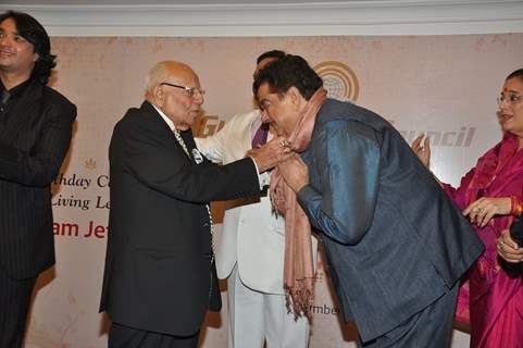 Shatrughan Sinha being felicitated at the bash