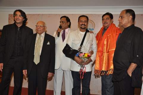 Gulshan Grover felicitated with a floral boquet at the bash