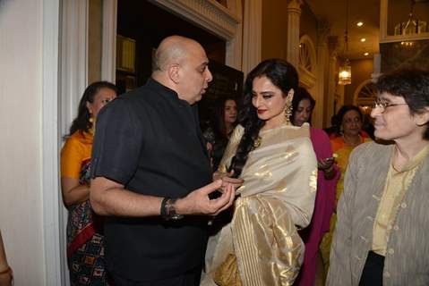 Rekha snapped talking with Tarun Tahiliani at the Sahachari Foundations Show