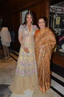 Sonakshi Sinha poses with her mother at the Sahachari Foundations Show for Tarun Tahiliani