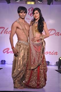 Karanvir Bohra and Teejay Sidhu walk the ramp at the Wedding Show by Amy Billiomoria