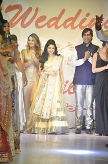 Bhagyashree Patwardhan walks the ramp at the Wedding Show by Amy Billiomoria