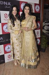 Amy Billimoria poses with Bhagyashree Patwardhan at her Wedding Show