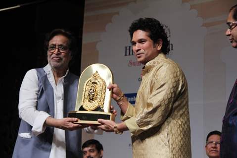 Sachin Tendulkar being felicitated on Lata Mangeshkar's 85th Birthday