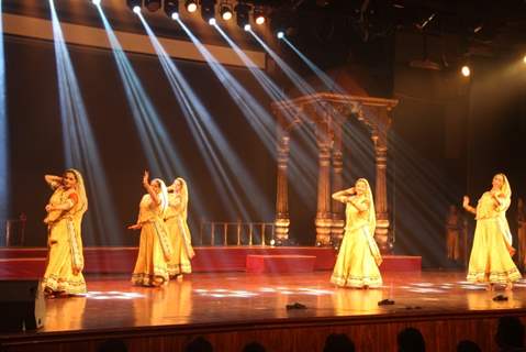 Dancers perform on Lata Mangeshkar's 85th Birthday