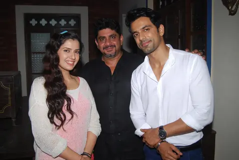 Rajan Shahi poses with Anuj Sachdeva and Smriti Kalra on the set of Itti Si Kushi