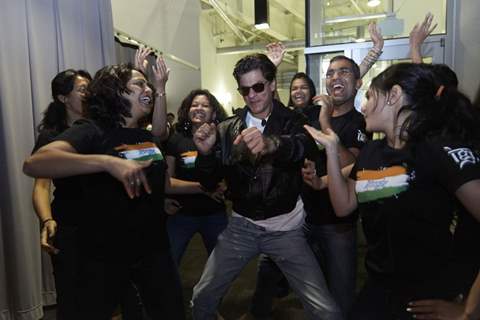 Shah Rukh Khan shakes a leg with fans at the Google Headquarters