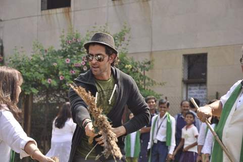 Hrithik Roshan at the Whistling Woods Cleanliness Drive