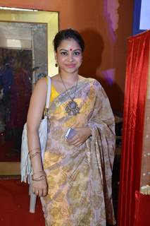 Sumona Chakravarti poses for the media at North Bombay Sarbojanin Durga Puja