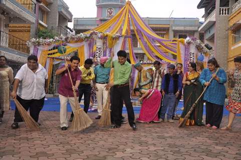 Tarak Mehta Ka Ooltah Chashmah Join Clean India Campaign