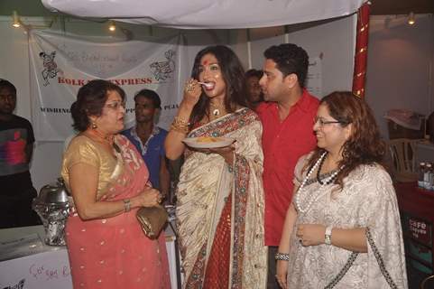 Rituparna snapped enjoying food at DN Nagar Durga Pooja