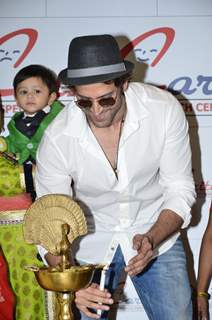 Hrithik Roshan lights the lamp at Criticare Hospital Launch