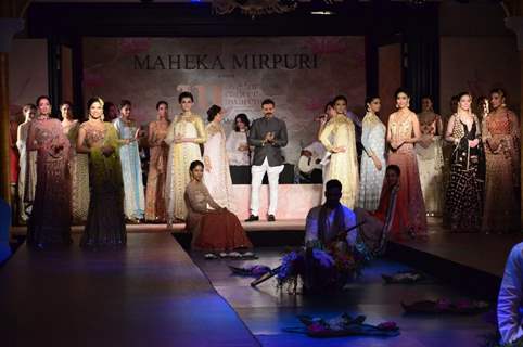 Vivek Oberoi walks the ramp at Maheeka Mirpuri's show Move for Cancer Awareness