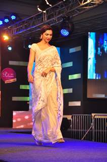 Deepika Padukone walks the ramp at the Palam Silks, Happy New Year Event