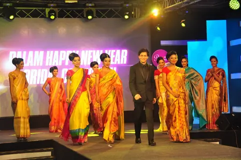 Shah Rukh Khan walks the ramp at the Palam Silks, Happy New Year Event