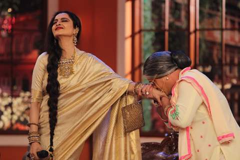 Rekha performs with dadi on Comedy Nights with Kapil