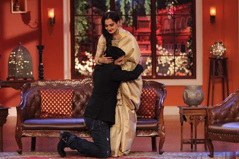 Kapil Sharma hugs Rekha on Comedy Nights with Kapil