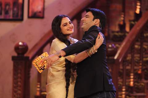 Kapil Sharma hugs Rekha on Comedy Nights with Kapil