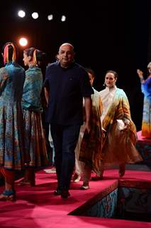 Tarun Tahiliani showcases his collection at Wills Lifestyle India Fashion Week Day 1