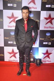 Randeep Hooda poses for the media at the Star Box Office Awards