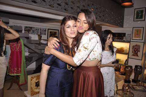 Twinkle Khanna hugs Sonakshi Sinha at Laila Singh Showcase