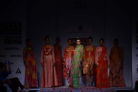 Anupamaa showcases her collection at the Wills Lifestyle India Fashion Week Day 3