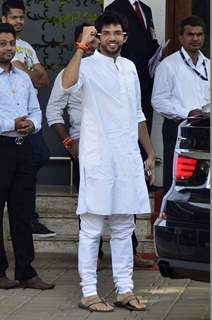 Aditya Thackeray poses for the media at Airport while leaving for Nashik