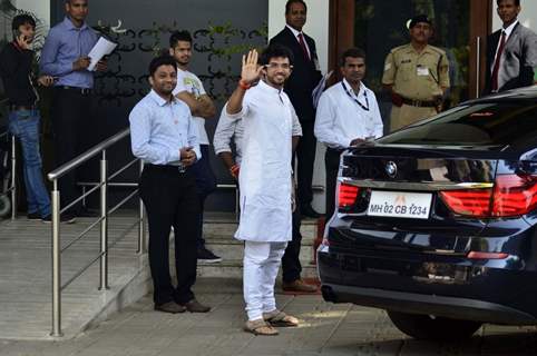 Aditya Thackeray waves to the camera at Airport while leaving for Nashik