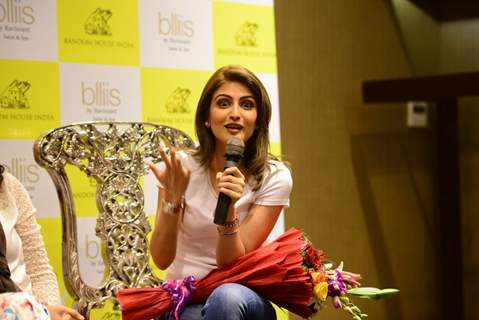 Riddhima Kapoor addresses the audience at Dr. Jayshree Sharad's Book Launch