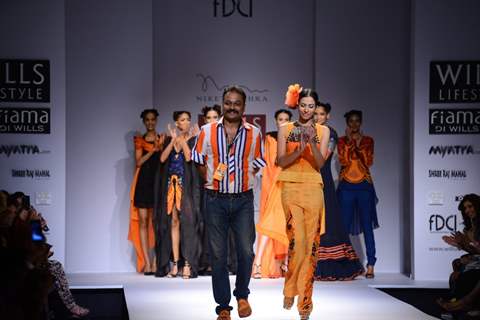 Niket Mishra's show at the Grand Finale of Wills Lifestyle India Fashion Week