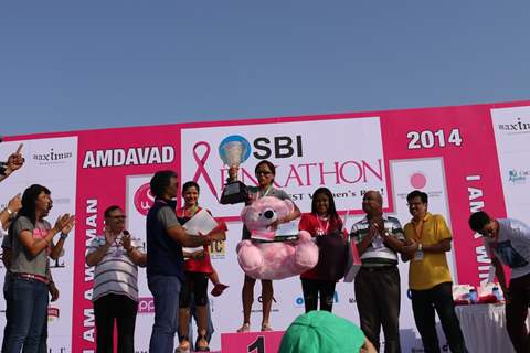 Winners at the Inaugural edition of 'SBI Pinkathon 2014 Amdavad'